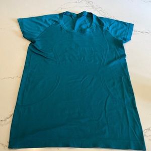 Lulu lemon t shirt